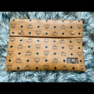 MCM Visetos Pouch(solo) was part of a 3 pc set used the smaller ones in the set